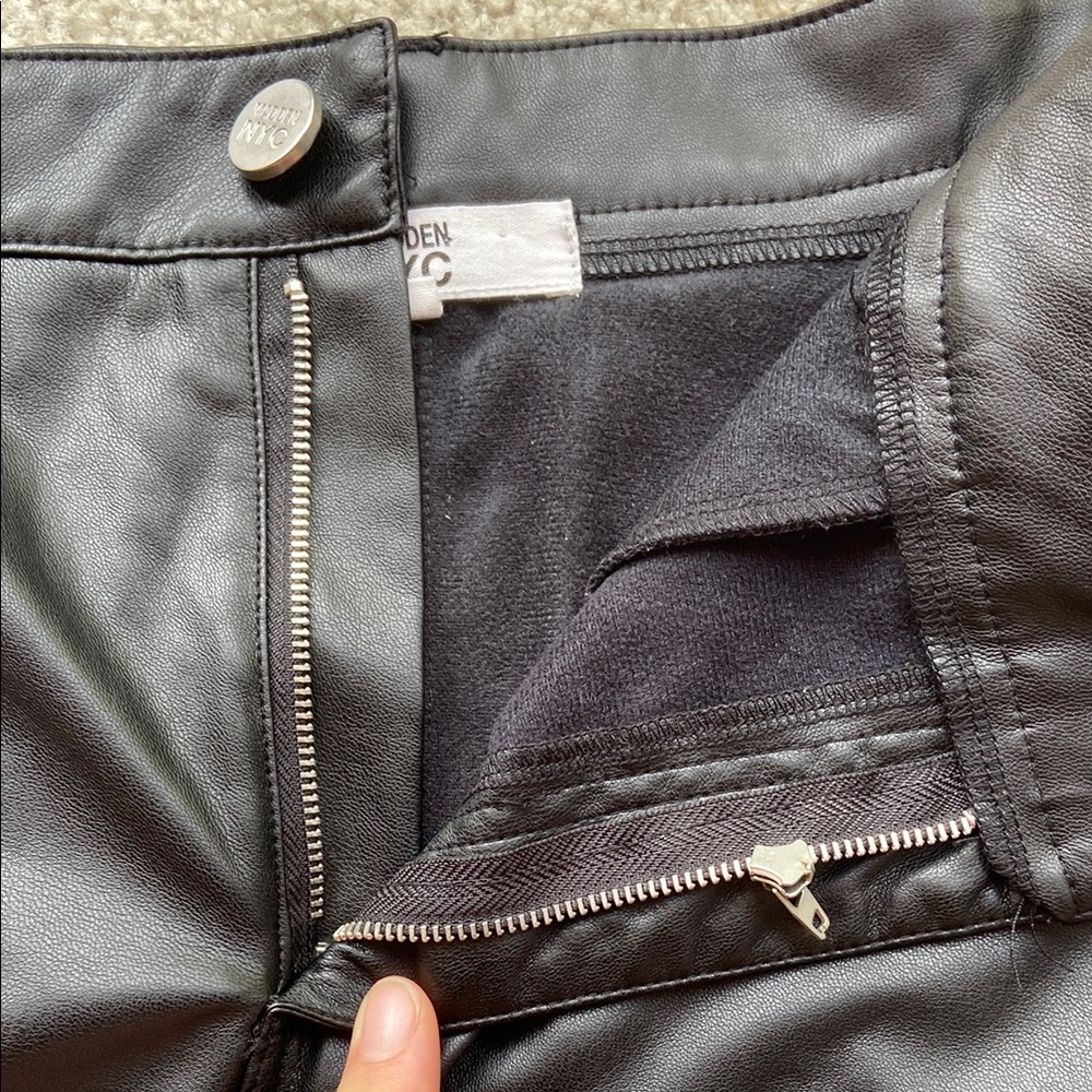 💟Madden NYC Black Faux Leather Mini Skirt - Picture 6 of 7